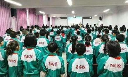 【8点见】销量0增长还不降价？ 中国汽车行业“寒冬”来了？|
